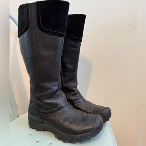 KEEN LAKEN HIGH BOOTS Size 8 in Black Leather